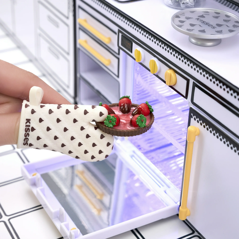 Miniverse Make It Mini Food Hershey Multi-Pack Mini Collectibles, Novelty Food Toy, Ages 8+