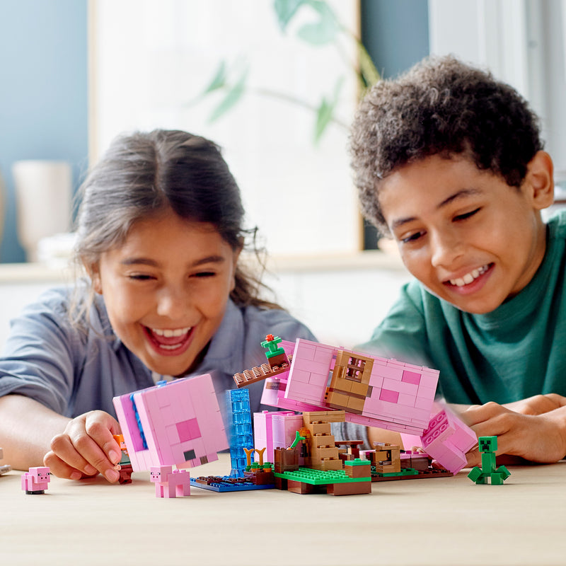 LEGO Minecraft The Pig House 21170 Featuring Alex, a Creeper and a House (490 Pieces)