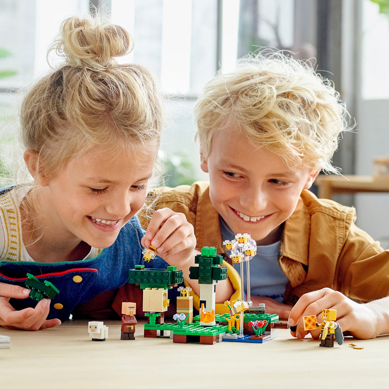 LEGO Minecraft The Bee Farm 21165 Building Toy with a Beekeeper, Bee and Sheep Figures (238 Pieces)